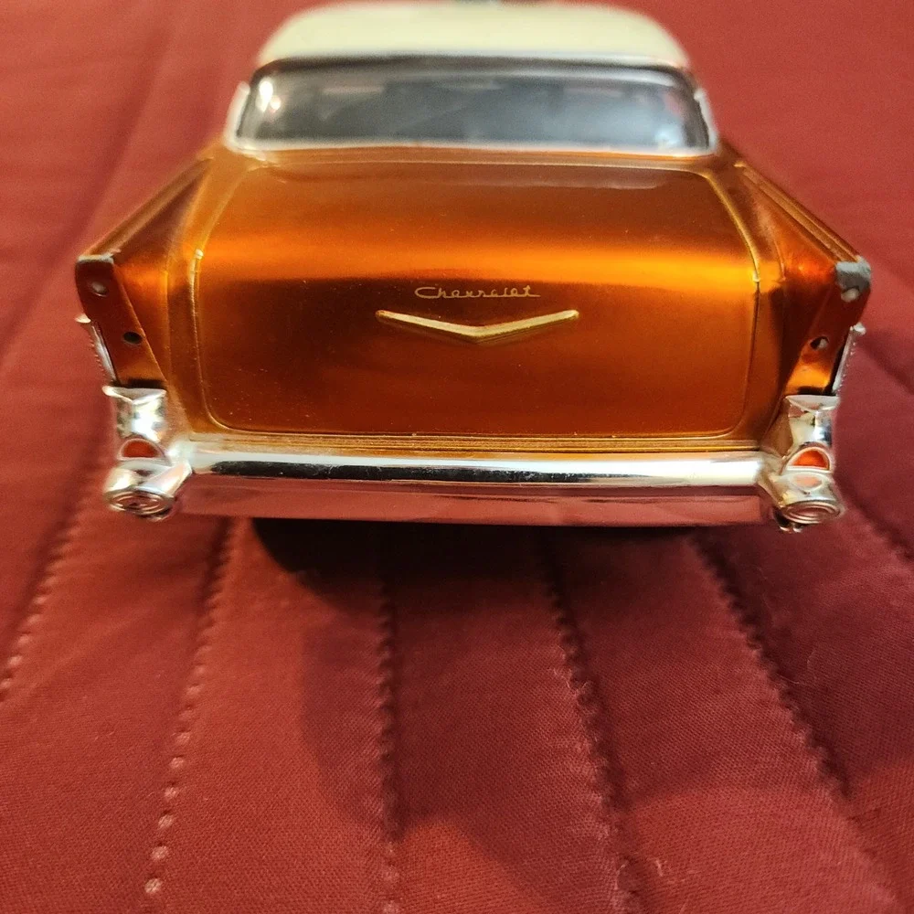 Muscle Machines 1957 Chevy 1:24 Diecast Hot Rod Orange Metallic Funline 57 Chevy